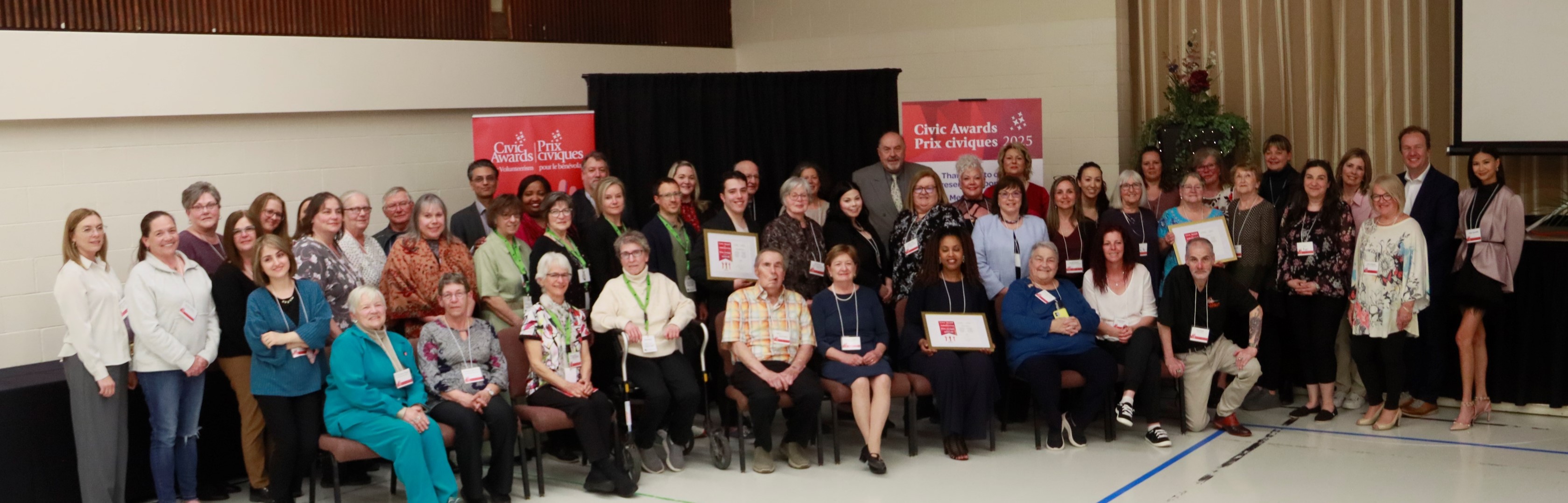 Photo de groupe des lauréats des Prix civiques 2025