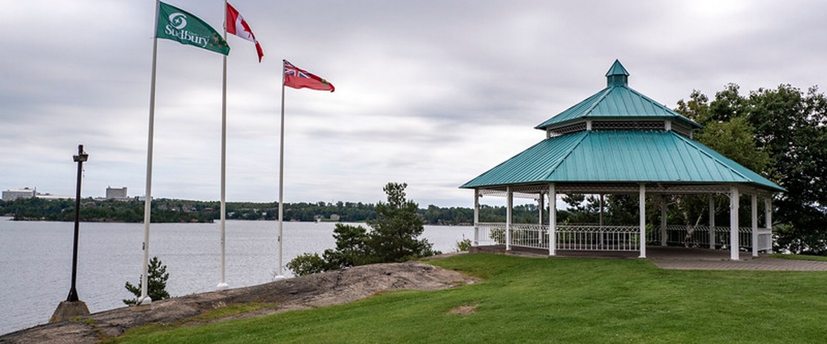 Structures d'ombrage et pavillons