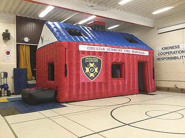 La maison gonflable de la sécurité-incendie    